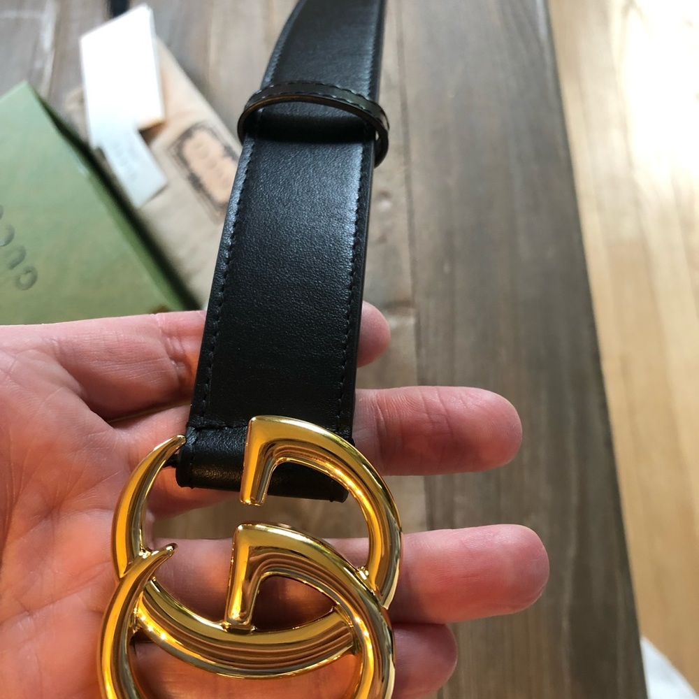 Women’s new in box Gucci belt. Black leather with gold-color double GG buckle. - Picture 7 of 10